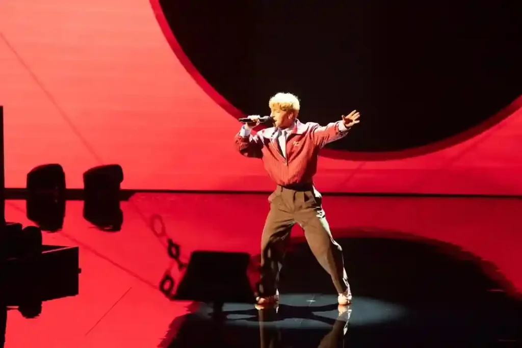 John Standley Achieves Top 10 Spot amid Double Elimination